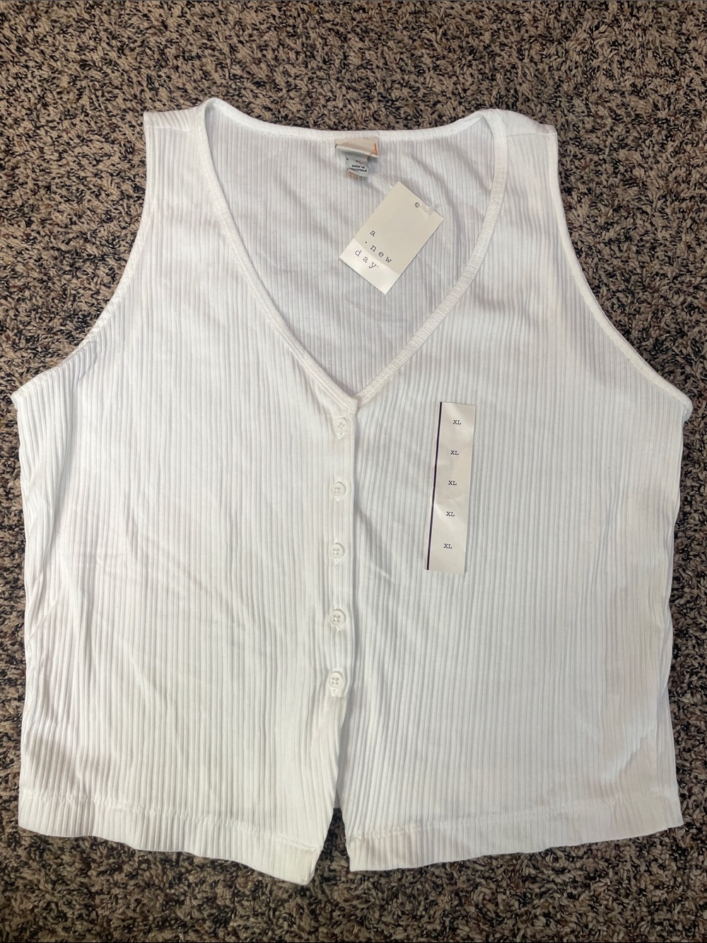 a new day White Ribbed Button-Front V-Neck Tank Size XL | NWT